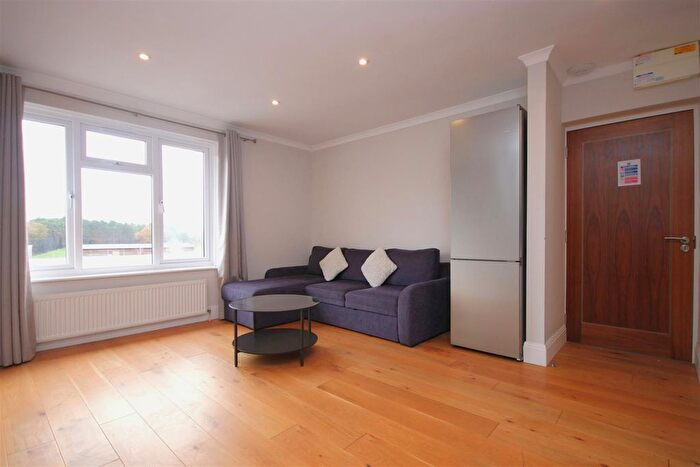 2 Bedroom Flat To Rent In Leatherhead Golf Club, KT22