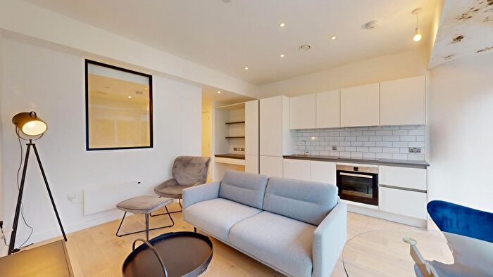 2 Bedroom Flat To Rent In Great West Road, Brentford, TW8