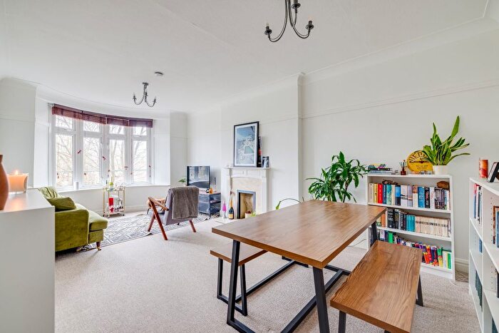 2 Bedroom Flat For Sale In Parkview Court, Fulham High Street, SW6