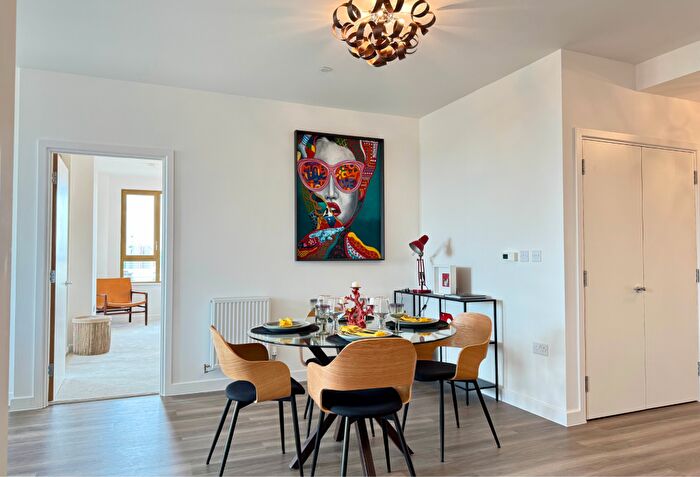 2 Bedroom Apartment To Rent In Vista Heights, Bermondsey, SE15