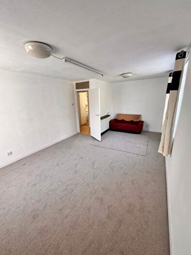 3 Bedroom Flat To Rent In Romford Road, London, E7