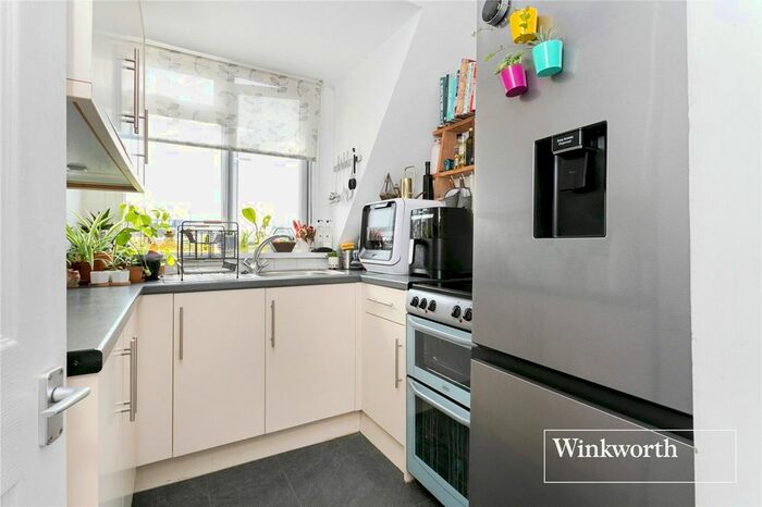 1 Bedroom Flat For Sale In Granville Place, High Road, North Finchley, London, N12