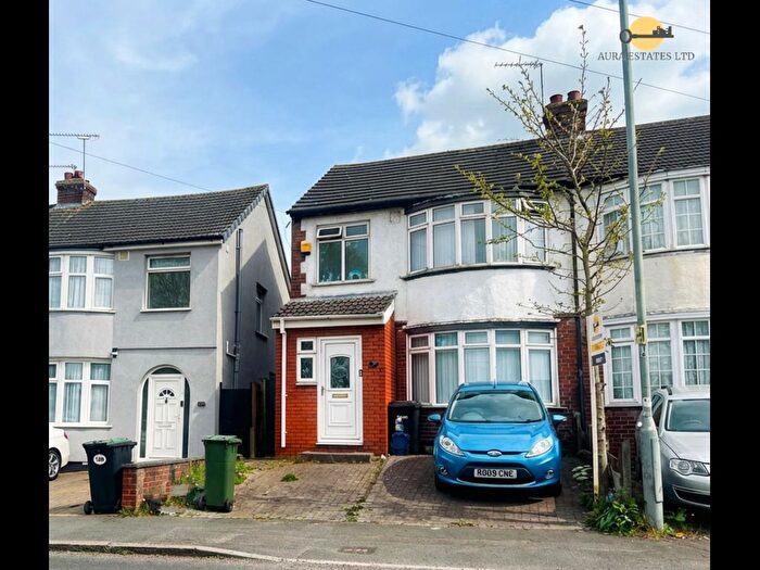 3 Bedroom Semi Detached House For Sale In Blundell Road, Luton, LU3