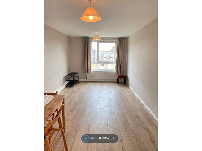1 Bedroom Flat To Rent In Waverton Road, London, SW18