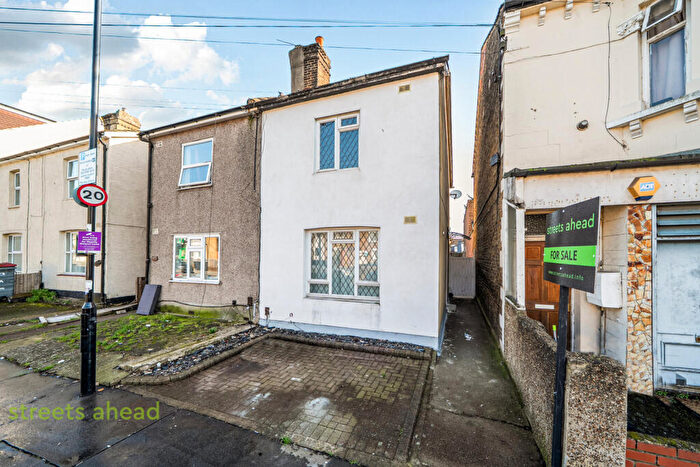 2 Bedroom Semi Detached House For Sale In Stanley Road, Croydon, CR0