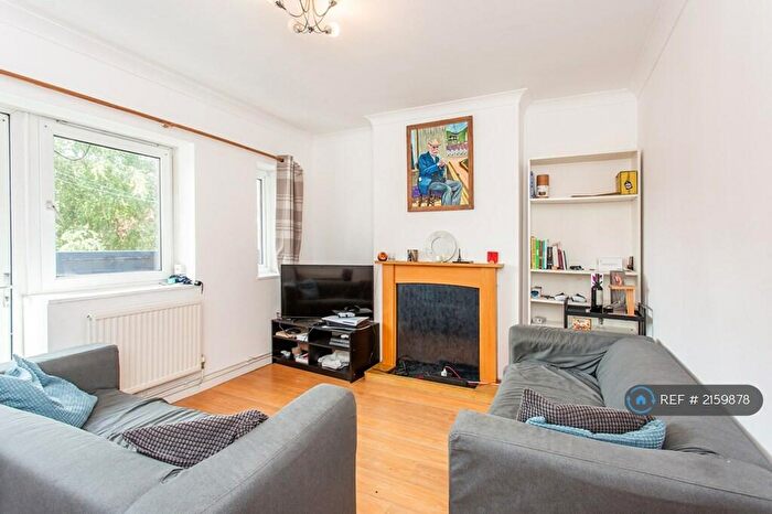 4 Bedroom Flat To Rent In Doveton House, London, E1