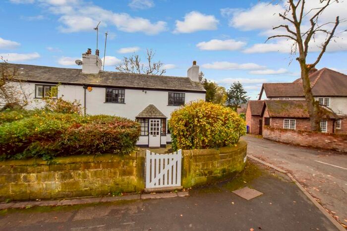 3 Bedroom Cottage To Rent In The Crescent, Worsley, Manchester M28