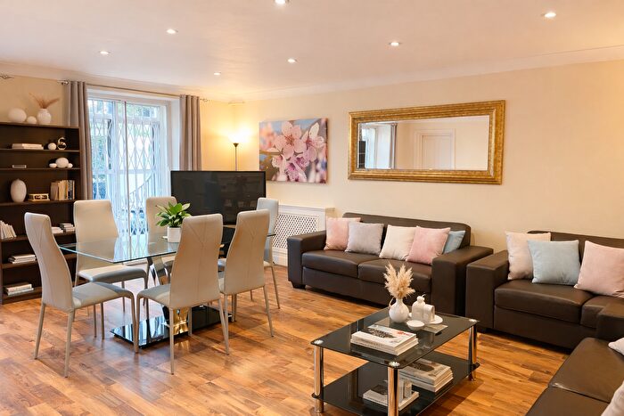 3 Bedroom Flat To Rent In Princes Gate, London, SW7