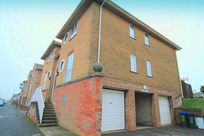 1 Bedroom Flat To Rent In Southbank Court, Brighton Road, Lancing, West Sussex BN15