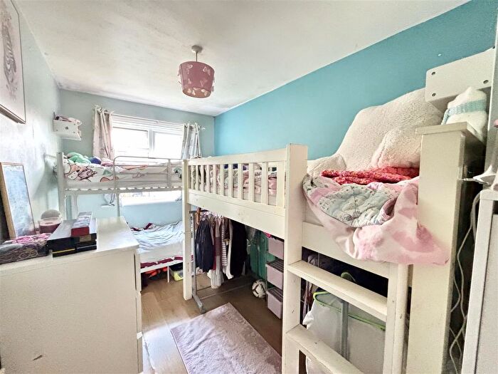 2 Bedroom Flat For Sale In Symes Road, Hamworthy, Poole, BH15
