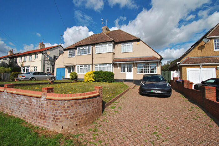 3 Bedroom Semi-Detached House For Sale In Icknield Way, Letchworth Garden City, SG6