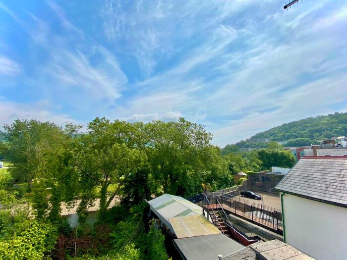 2 Bedroom Apartment To Rent In High Street, Pontypridd, CF37