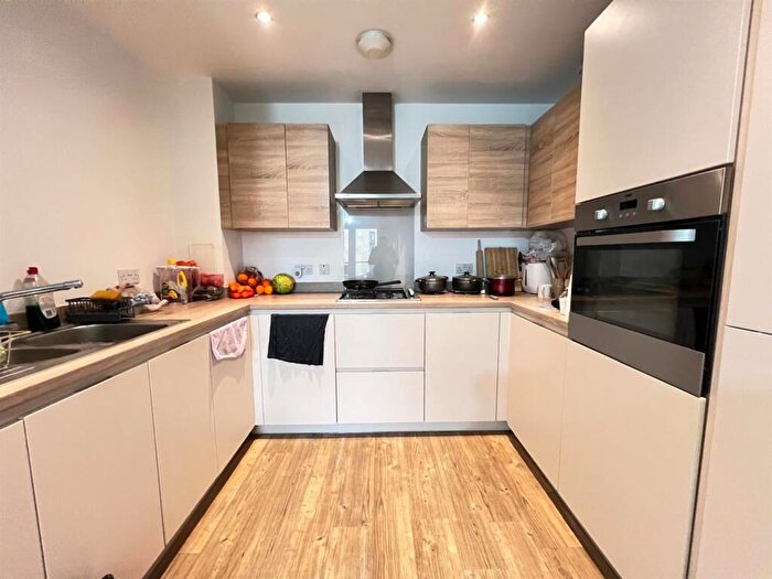 1 Bedroom Flat For Sale In Sackett Road, Barking, IG11