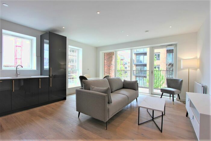 2 Bedroom Flat To Rent In Blenheim Mansions, Mary Neuner Road, London, N8