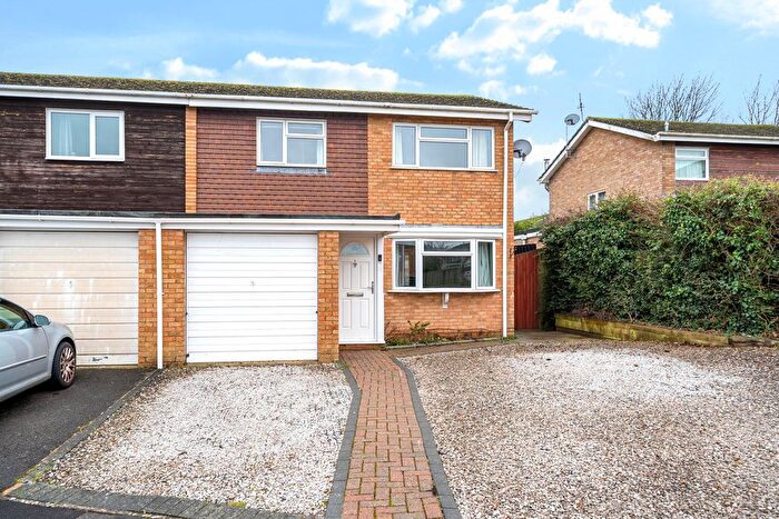 3 Bedroom Semi-Detached House For Sale In Daffodil Close, Basingstoke, RG22