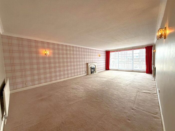 2 Bedroom Apartment For Sale In St. Annes Road West, Lytham St. Annes, FY8