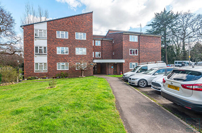 3 Bedroom Apartment To Rent In Elgin Gardens, Guildford, GU1