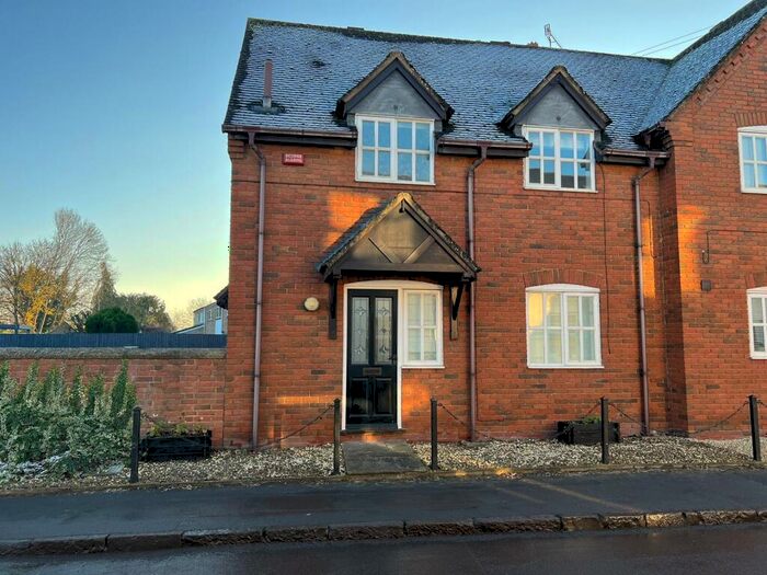 4 Bedroom Semi-Detached House To Rent In Red Lion Court, Kineton, CV35