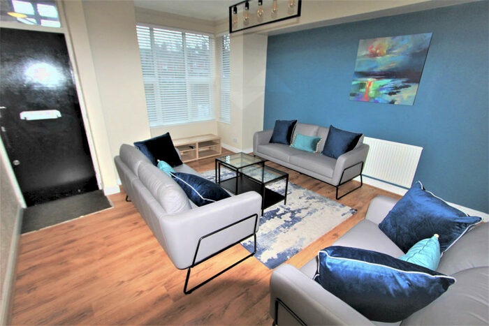 6 Bedroom House To Rent In Stanmore Place, Leeds, LS4