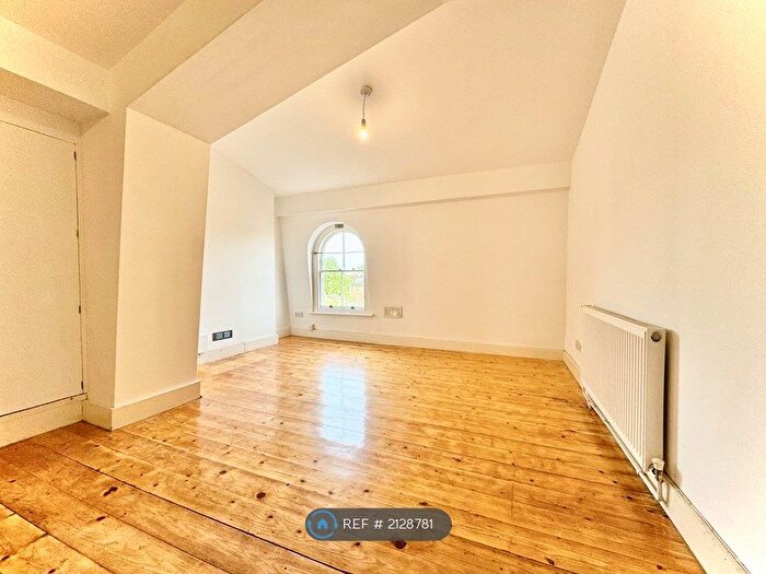 1 Bedroom Flat To Rent In Stoke Newington, Stoke Newington. Stamford Hill, London, N16