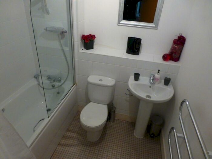 2 Bedroom Apartment To Rent In Renolds House, Lamba Court, Salford, M5
