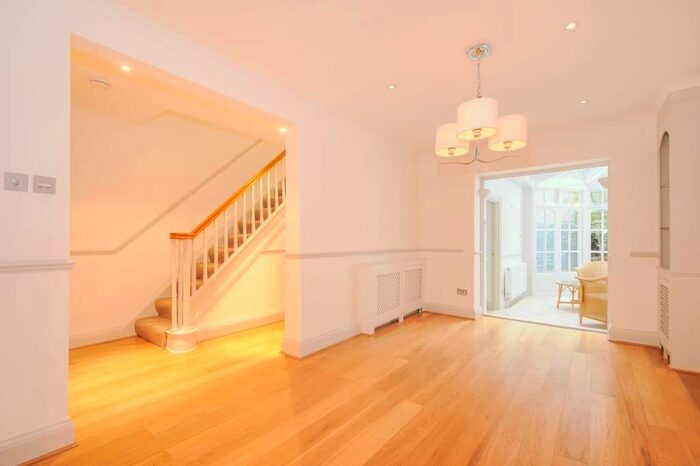 3 Bedroom Flat To Rent In Clarendon Gardens, Maida Vale, W9