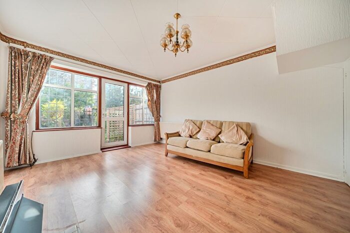 2 Bedroom End Terrace House To Rent In Sondes Street, Walworth, SE17