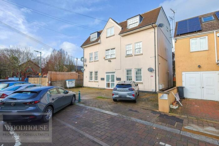 2 Bedroom Flat To Rent In King Edward Road, Waltham Cross, EN8