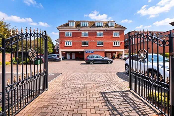 2 Bedroom Flat For Sale In Station Road, New Milton, Hampshire., BH25