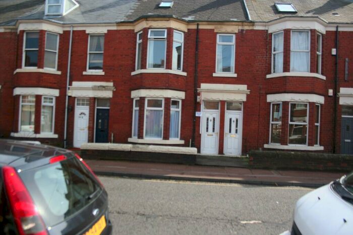 2 Bedroom Flat To Rent In Simonside Terrace, Heaton, Newcastle Upon Tyne, NE6