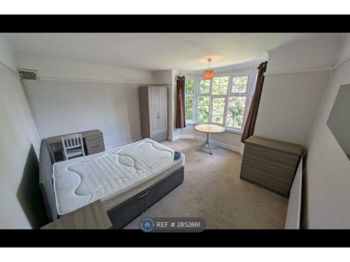 4 Bedroom Flat To Rent In Vale Road, Bournemouth, BH1