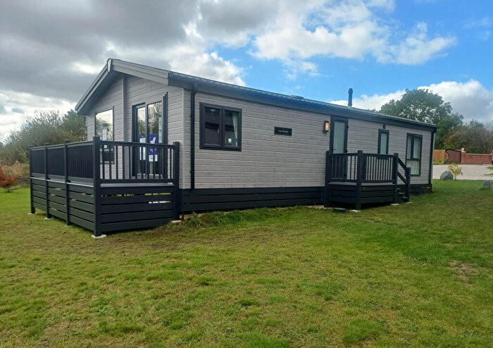 2 Bedroom Lodge For Sale In Swadlincote, Derbyshire, DE12