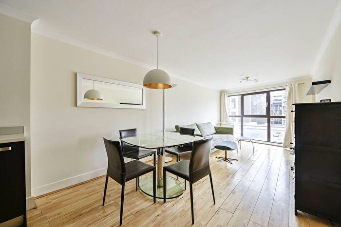 2 Bedroom Flat To Rent In Kennington Park Road, Kennington, London, SE11