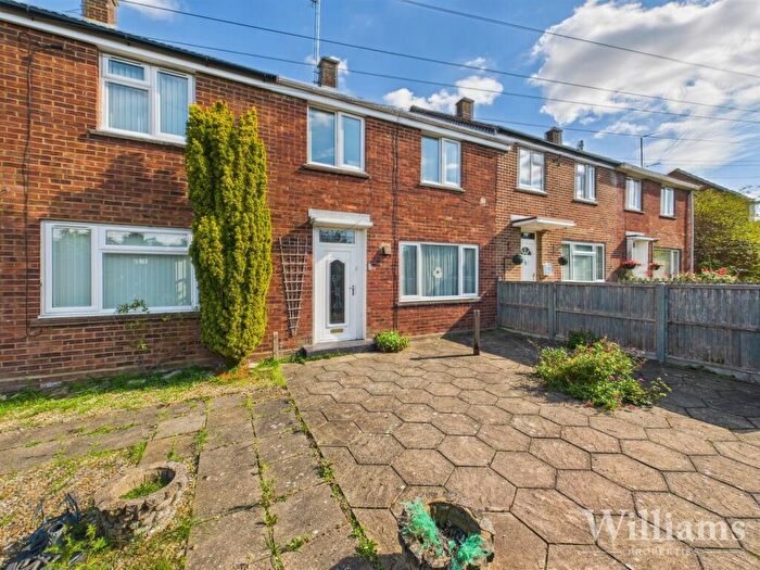 3 Bedroom Terraced House For Sale In Court Close, Aylesbury, HP21