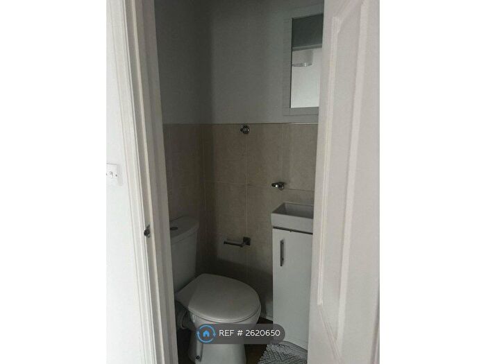 1 Bedroom Flat To Rent In Heygate Av, Southend, SS1