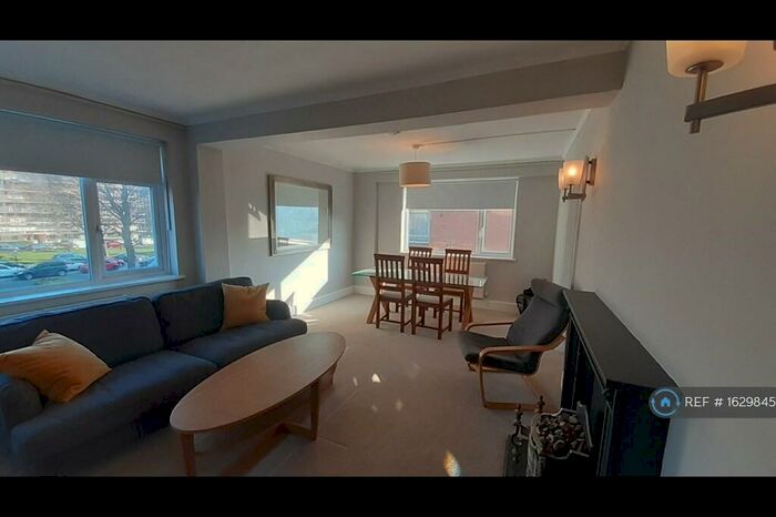 3 Bedroom Flat To Rent In Grand Avenue, Hove, BN3