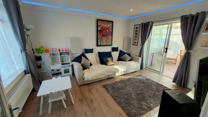 2 Bedroom Semi-Detached House For Sale In Ashmore Road, Reading, RG2