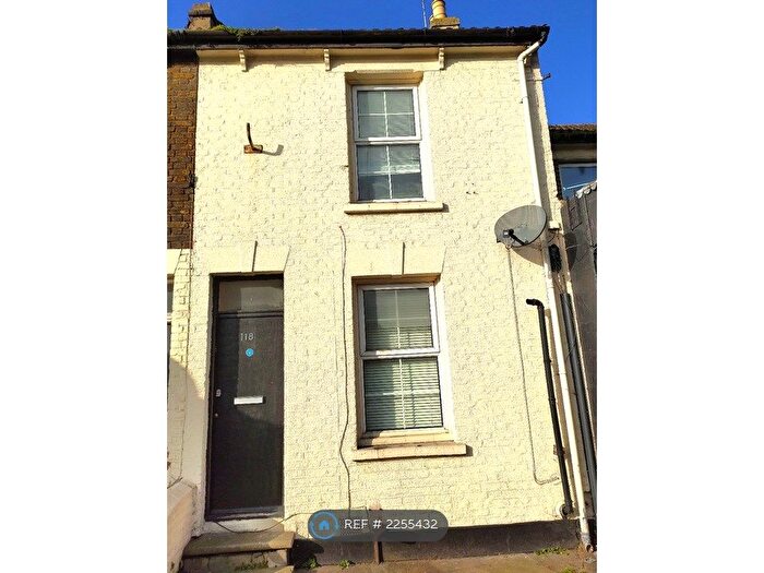 3 Bedroom Terraced House To Rent In Delce Road, Rochester, ME1