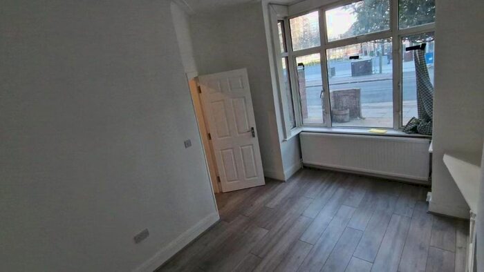 5 Bedroom Terraced House To Rent In Colindale Avenue, NW9