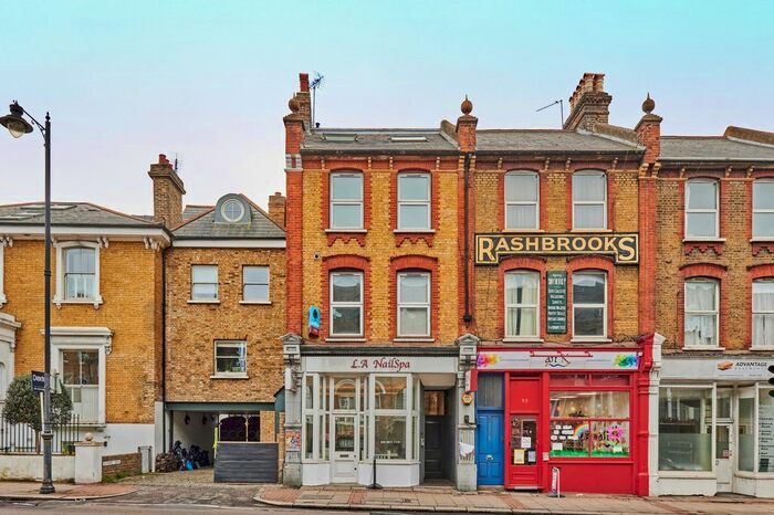 2 Bedroom Flat To Rent In East Hill, London, SW18