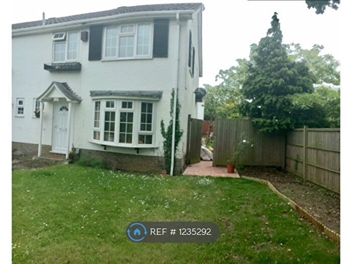 3 Bedroom End Of Terrace House To Rent In Grovelands Road, Reading, RG30