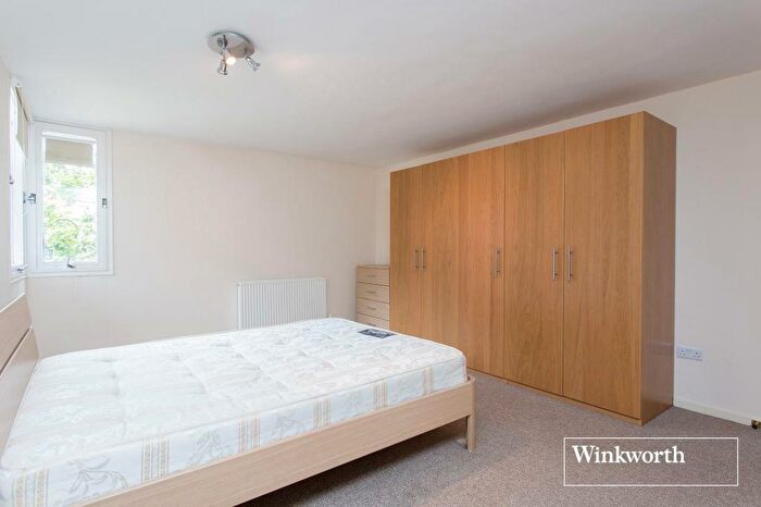 2 Bedroom Apartment To Rent In Chandos Way, London, NW11
