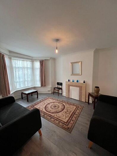 1 Bedroom Flat To Rent In Dumont Road, London, N16