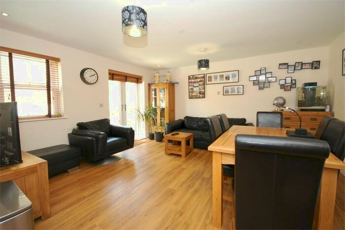 2 Bedroom Flat To Rent In A Ravenscroft Road, Beckenham, BR3