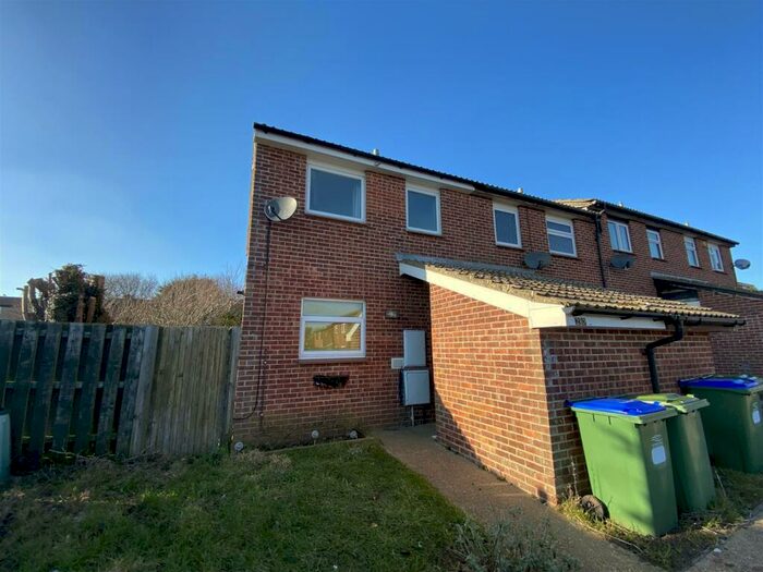 2 Bedroom Semi-Detached House To Rent In Foxhill, Peacehaven, BN10