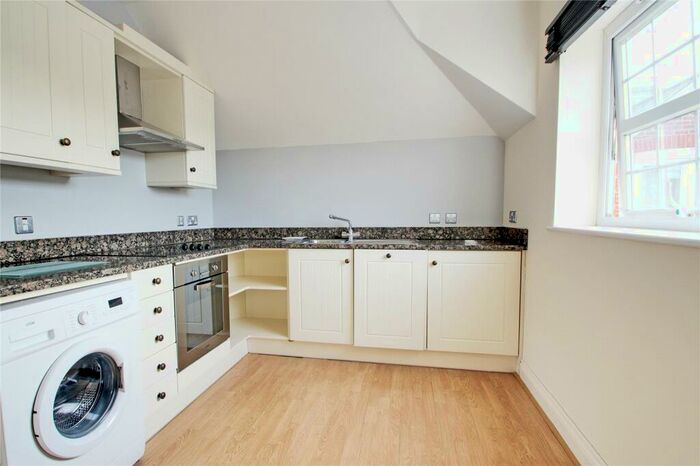 Apartment To Rent In Chertsey, Surrey, KT16