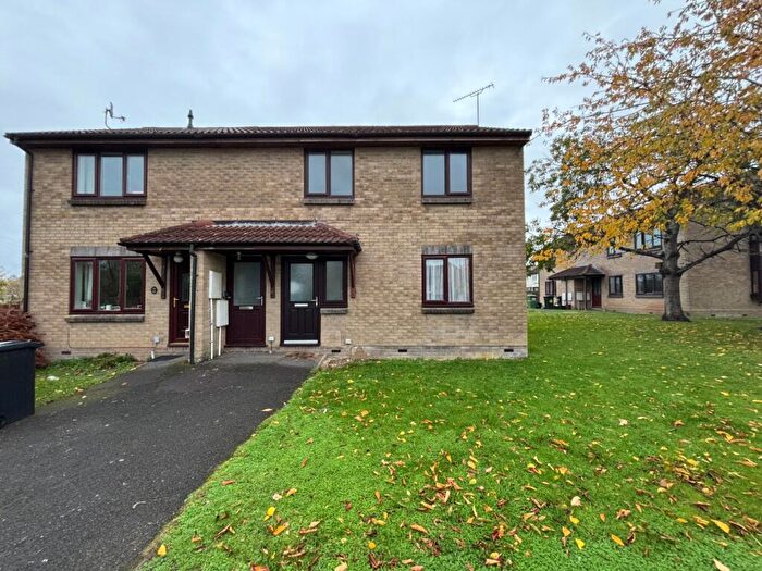 2 Bedroom Flat To Rent In The Whithys, Street, BA16