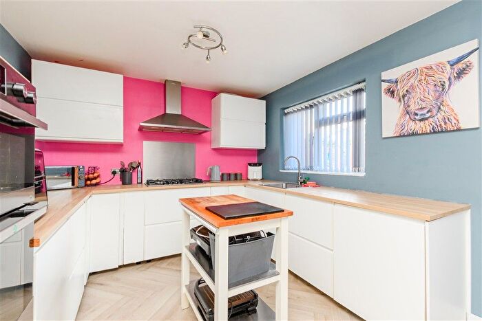 3 Bedroom End Of Terrace House For Sale In Glenview, London, SE2