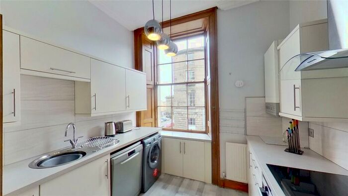 2 Bedroom Flat To Rent In Hart Street, Edinburgh, EH1