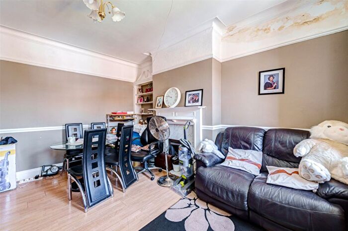 2 Bedroom Flat For Sale In Salisbury Road, Worthing, West Sussex, BN11
